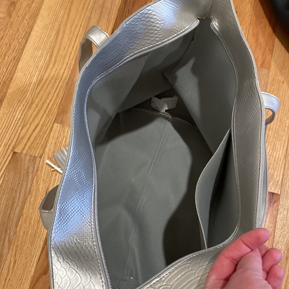 Zipper Totes - Picture 4 of 7